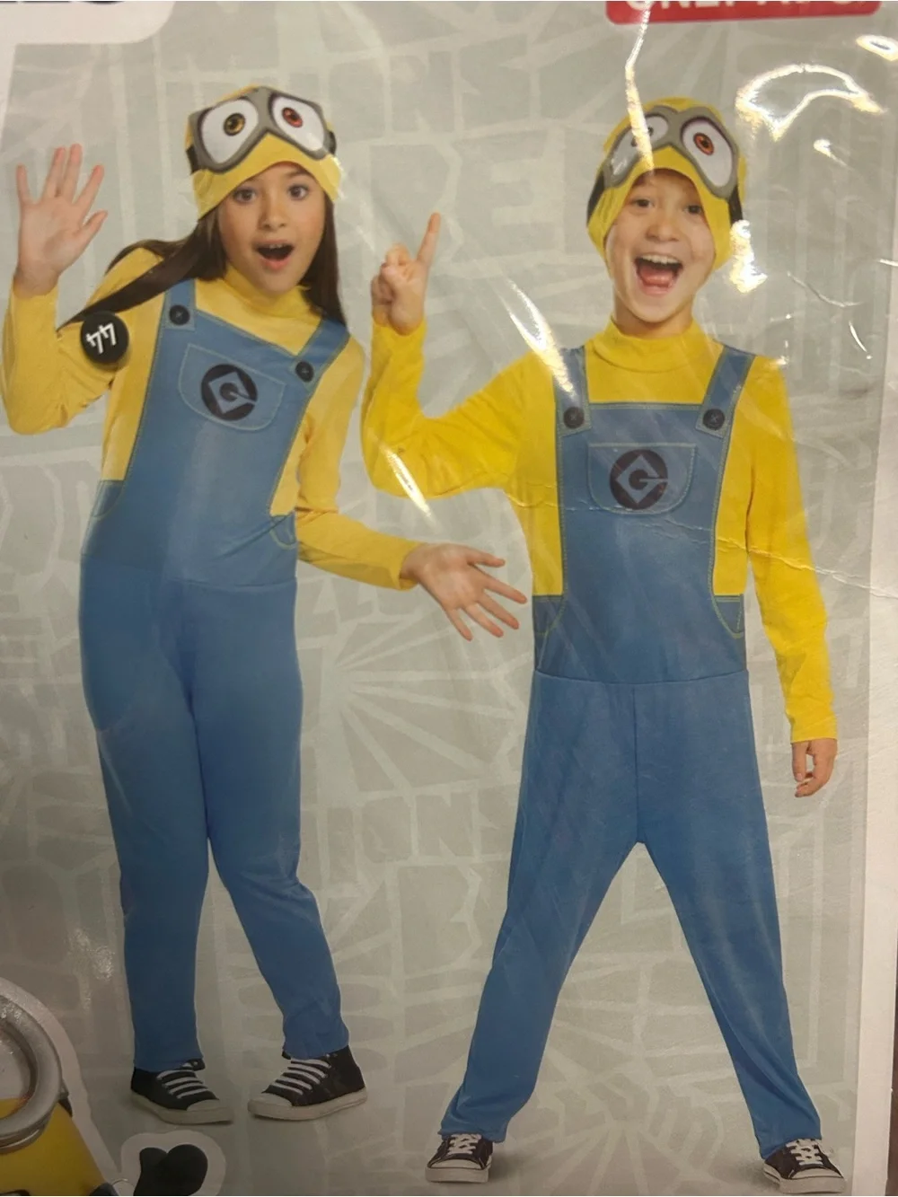 Minions Blue & Yellow Kids Overalls Costume  size Medium  new - Picture 3 of 3